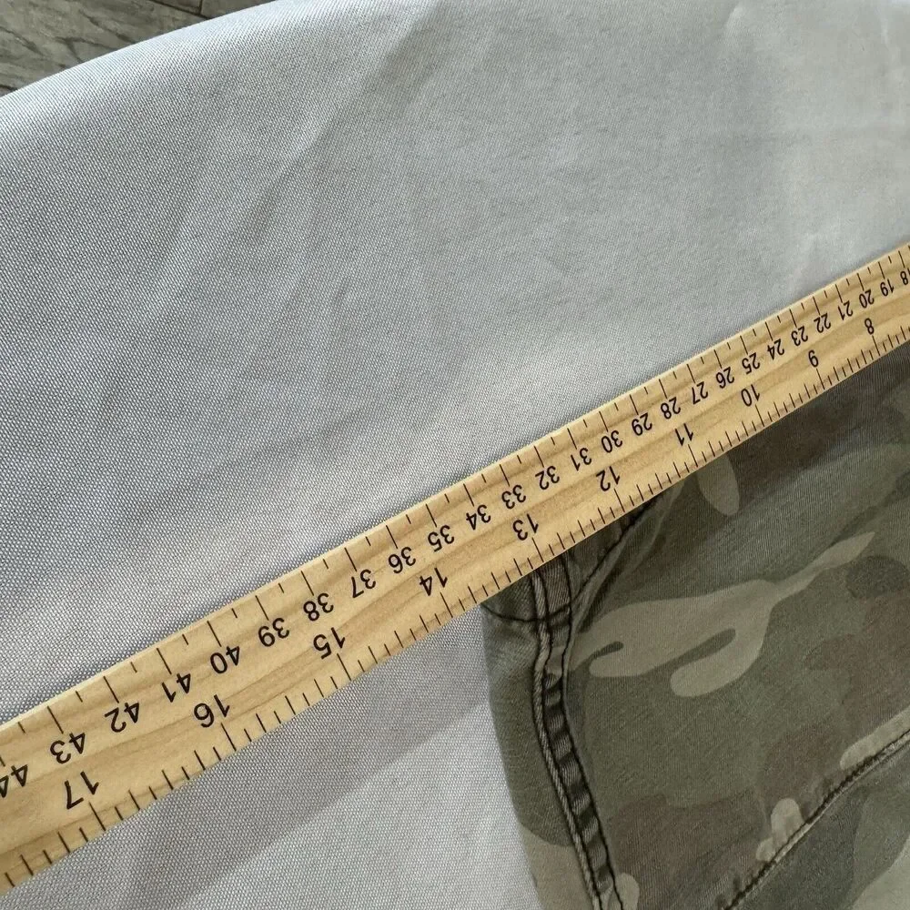 Levis Camo Cargo Shorts Mens Size 42 US - Picture 10 of 12